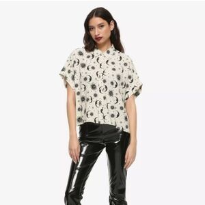 Hot Topic Cream & Black Celestial Moon Stars Oversized Crop Button-Up Shirt